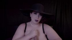 Kitty_LeRoux_Playing-Lady-Dimitrescus-Game 00002