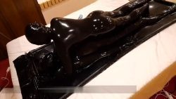 Latex Vacbed Blowjob 00001 Latex Vacbed Blowjob 00001